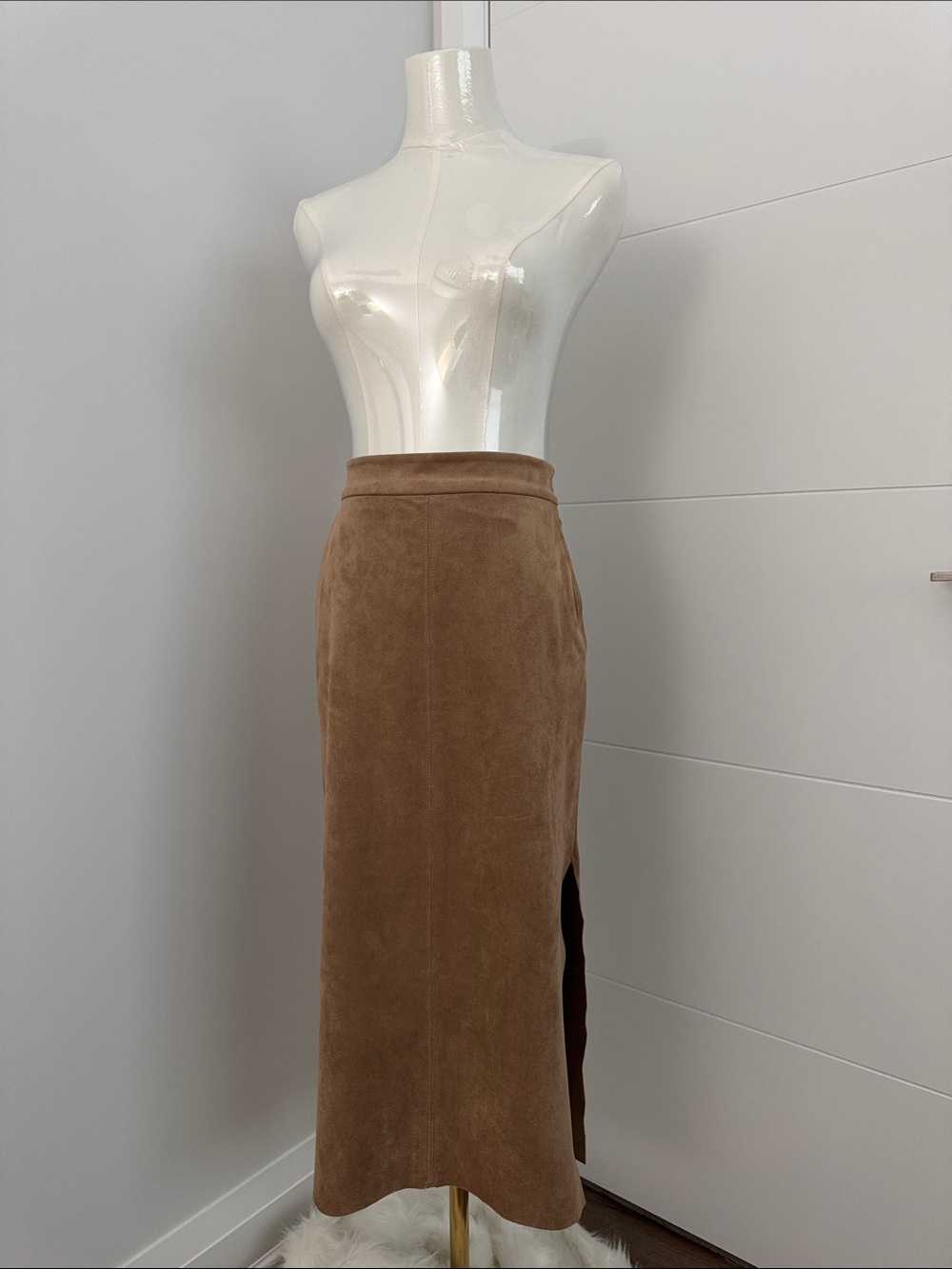Aritzia Wilfred flowy suede pencil skirt in Camel